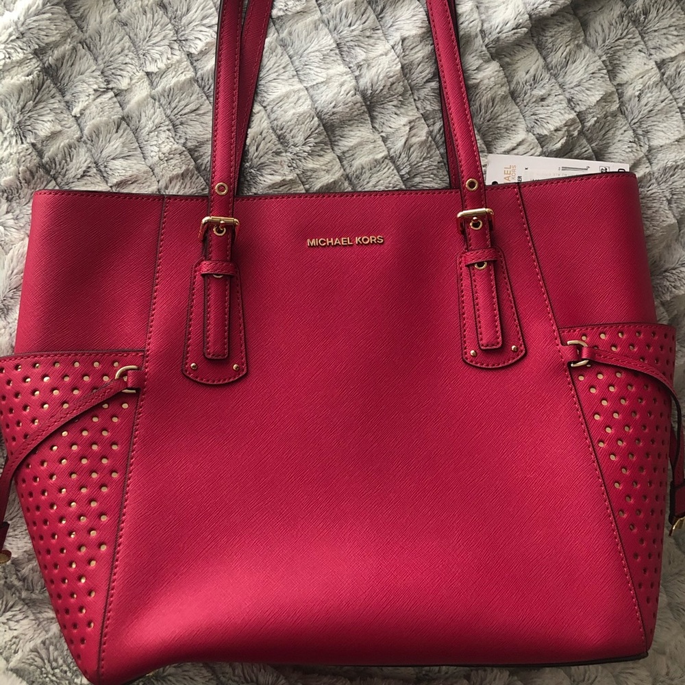Michael Kors purse hot pink!